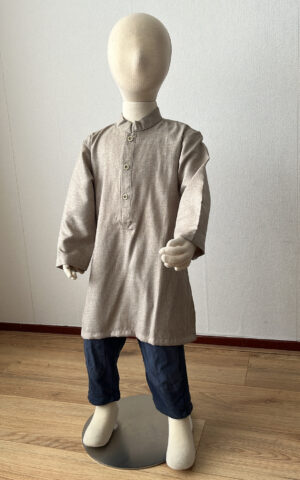 Qamīs ‘Sandcolor’